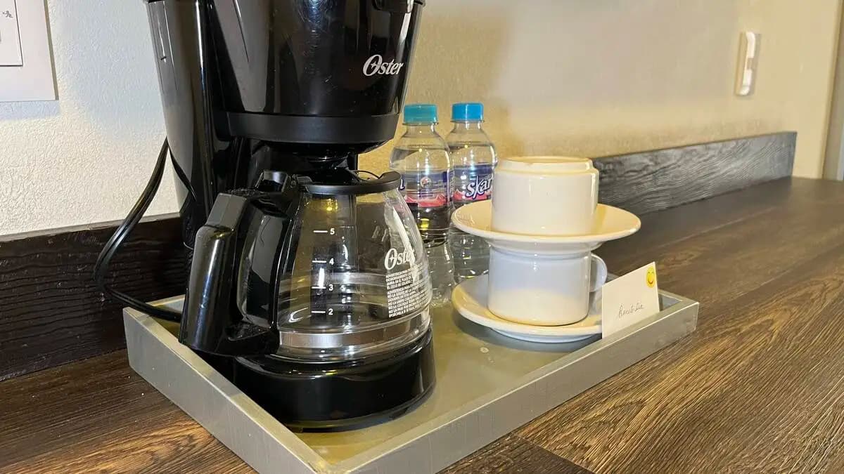 Cafetera de la habitación suite deluxe con cama king size